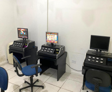 PM encaminha três pessoas e apreende materiais de jogos de azar e cigarros eletrônicos durante operação AIFU em Curitiba - Curitiba, 13/08/2021 - Foto: PMPR