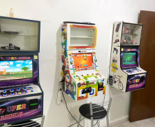 PM encaminha três pessoas e apreende materiais de jogos de azar e cigarros eletrônicos durante operação AIFU em Curitiba - Curitiba, 13/08/2021 - Foto: PMPR