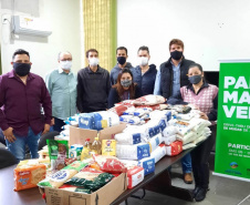 Os donativos arrecadados pela ação solidária do Escritório Regional do Instituto Água e Terra (IAT) em Foz do Iguaçu foram distribuídas nesta quinta-feira (12). A ação faz parte do Programa Paraná Mais Verde com doação de mudas nativas em troca de doações para ajudar famílias em situação de vulnerabilidade. - foz do iguaçu, 13/08/2021  -  Foto: IAT
