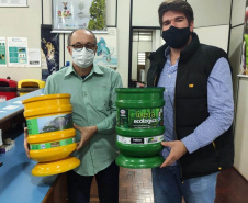 Os donativos arrecadados pela ação solidária do Escritório Regional do Instituto Água e Terra (IAT) em Foz do Iguaçu foram distribuídas nesta quinta-feira (12). A ação faz parte do Programa Paraná Mais Verde com doação de mudas nativas em troca de doações para ajudar famílias em situação de vulnerabilidade. - foz do iguaçu, 13/08/2021  -  Foto: IAT