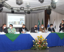 O secretário de Estado da Saúde, Beto Preto, participou nesta sexta-feira (13) de um seminário realizado pelo Consórcio Metropolitano de Saúde do Paraná (Comesp) e anunciou a construção de dois Ambulatórios Médicos de Especialidades (AME’s), um em Colombo (para atendimento a Região Norte) e outro em São José dos Pinhais (Sul), na Região Metropolitana de Curitiba (RMC).. Foto: Américo Antonio/SESA