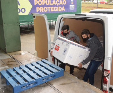 Mais 240,9 mil vacinas contra a Covid-19 chegam ao Paraná
Foto: Américo Antonio/SESA