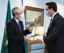 Governador Carlos Massa Ratinho Junior recebe anúncio de investimentos pela Sumitomo Rubber do Brasil e apresentação de empresas japonesas. Palácio Iguaçu, Curitiba, 17/agosto/2021. - Foto: José Fernando Ogura/AEN