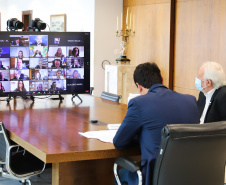 O governador Carlos Massa Ratinho Junior participa  nesta quinta-feira (19) da cerimônia de adesão dos estados do Sul do Brasil ao Pacto Nacional pela Primeira Infância. A iniciativa, criada pelo Conselho Nacional de Justiça (CNJ), promove seminários temáticos para sensibilizar profissionais do sistema de justiça sobre o Marco Legal da Primeira Infância. 19/08/2021 - Foto: Geraldo Bubniak/AEN