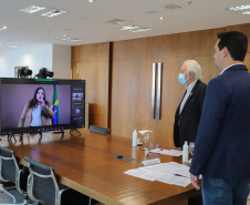 O governador Carlos Massa Ratinho Junior participa  nesta quinta-feira (19) da cerimônia de adesão dos estados do Sul do Brasil ao Pacto Nacional pela Primeira Infância. A iniciativa, criada pelo Conselho Nacional de Justiça (CNJ), promove seminários temáticos para sensibilizar profissionais do sistema de justiça sobre o Marco Legal da Primeira Infância. 19/08/2021 - Foto: Geraldo Bubniak/AEN