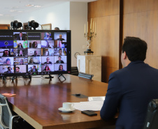 O governador Carlos Massa Ratinho Junior participa  nesta quinta-feira (19) da cerimônia de adesão dos estados do Sul do Brasil ao Pacto Nacional pela Primeira Infância. A iniciativa, criada pelo Conselho Nacional de Justiça (CNJ), promove seminários temáticos para sensibilizar profissionais do sistema de justiça sobre o Marco Legal da Primeira Infância. 19/08/2021 - Foto: Geraldo Bubniak/AEN