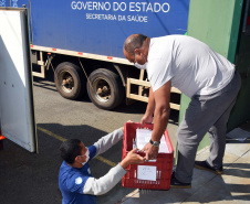 Estado distribui 445.388 vacinas contra a Covid-19 e 49.750 medicamentos para intubação; veja divisão. Foto: Américo Antonio/SESA