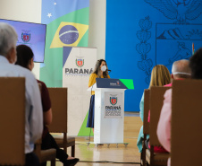 O governador Carlos Massa Ratinho Junior participa  nesta segunda-feira (23)  da premiação Amigos da Patria Voluntaria, ao lado da Presidente do conselho da Superintendência de Ação Solidária, a primeira-dama Luciana Saito Massa. 23/08/2021 - Foto: Geraldo Bubniak/AEN