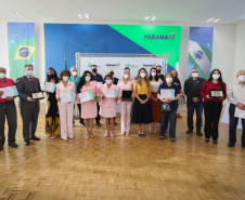 O governador Carlos Massa Ratinho Junior participa  nesta segunda-feira (23)  da premiação Amigos da Patria Voluntaria, ao lado da Presidente do conselho da Superintendência de Ação Solidária, a primeira-dama Luciana Saito Massa. 23/08/2021 - Foto: Geraldo Bubniak/AEN