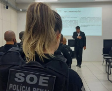 Agentes penitenciários de todo o Estado participaram de um curso de Tecnologias Não Letais (TNL) ofertado pela Condor em parceria com a Escola de Formação e Aperfeiçoamento Penitenciário (Espen). Ao todo, 32 profissionais tiveram aulas teóricas e práticas que aconteceram no Complexo Penitenciário de Piraquara, na Região Metropolitana de Curitiba.   -  Curitiba, 23/08/2021  -  Foto: DEPEN-PR