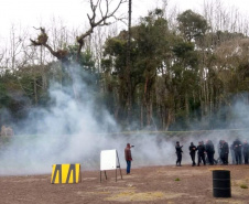 Agentes penitenciários de todo o Estado participaram de um curso de Tecnologias Não Letais (TNL) ofertado pela Condor em parceria com a Escola de Formação e Aperfeiçoamento Penitenciário (Espen). Ao todo, 32 profissionais tiveram aulas teóricas e práticas que aconteceram no Complexo Penitenciário de Piraquara, na Região Metropolitana de Curitiba.   -  Curitiba, 23/08/2021  -  Foto: DEPEN-PR