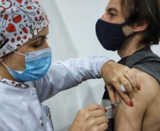 Paraná ultrapassa marca de 10 milhões de doses aplicadas contra a Covid-19.  Foto: Jose Fernando Ogura /AEN