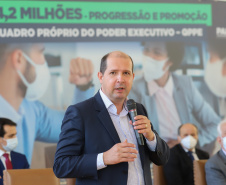 O governador Carlos Massa Ratinho Junior anuncia   nesta terça-feira (24) o pagamento de promoções e progressões de 2021 para servidores públicos. Na foto, secretario de Estado da Administração e Previdência, Marcel Micheletto .   24/08/2021 - Foto: Geraldo Bubniak/AEN