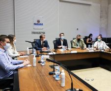 O governador Carlos Massa Ratinho Junior participa nesta terça-feira (24)  de videoconferencia com representantes da Pfizer ao lado do Secretario de Estado da Saude, Beto Preto e do prefeito de Toledo,  Beto Lunitti.   24/08/2021 - Foto: Geraldo Bubniak/AEN