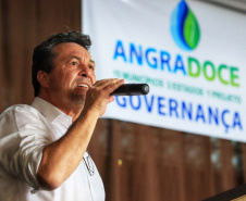 O chefe da Casa Civil Guto Silva e o secretário estadual do Desenvolvimento Sustentável e Turismo, Márcio Nunes, participaram, em Carlópolis, do evento de Governança de Angra Doce, que busca fortalecer a atividade turística como instrumento de desenvolvimento econômico do Norte Pioneiro. Foto: José Fernando Ogura/AEN