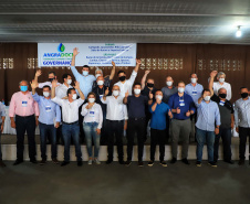 O chefe da Casa Civil Guto Silva e o secretário estadual do Desenvolvimento Sustentável e Turismo, Márcio Nunes, participaram, em Carlópolis, do evento de Governança de Angra Doce, que busca fortalecer a atividade turística como instrumento de desenvolvimento econômico do Norte Pioneiro. Foto: José Fernando Ogura/AEN