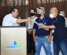 O chefe da Casa Civil Guto Silva e o secretário estadual do Desenvolvimento Sustentável e Turismo, Márcio Nunes, participaram, em Carlópolis, do evento de Governança de Angra Doce, que busca fortalecer a atividade turística como instrumento de desenvolvimento econômico do Norte Pioneiro. Foto: José Fernando Ogura/AEN