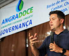 O chefe da Casa Civil Guto Silva e o secretário estadual do Desenvolvimento Sustentável e Turismo, Márcio Nunes, participaram, em Carlópolis, do evento de Governança de Angra Doce, que busca fortalecer a atividade turística como instrumento de desenvolvimento econômico do Norte Pioneiro. Foto: José Fernando Ogura/AEN