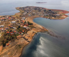 O chefe da Casa Civil Guto Silva e o secretário estadual do Desenvolvimento Sustentável e Turismo, Márcio Nunes, participaram, em Carlópolis, do evento de Governança de Angra Doce, que busca fortalecer a atividade turística como instrumento de desenvolvimento econômico do Norte Pioneiro. Foto: José Fernando Ogura/AEN