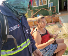 VILA AMPARO  - Equipes da Portos do Paraná e do Consórcio Boskalis/ Fabio Bruno/Sli/Dec realizaram nos últimos dias visitas a comunidades de ilhas do Litoral do Paraná para falar sobre a obra de desmonte de rochas (derrocamento), que acontecerá no Porto de Paranaguá.  -  Paranaguá, 26/08/2021  -  Foto: Pierpaolo Notta/Porto do Paraná