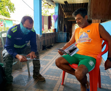 VILA AMPARO  - Equipes da Portos do Paraná e do Consórcio Boskalis/ Fabio Bruno/Sli/Dec realizaram nos últimos dias visitas a comunidades de ilhas do Litoral do Paraná para falar sobre a obra de desmonte de rochas (derrocamento), que acontecerá no Porto de Paranaguá.  -  Paranaguá, 26/08/2021  -  Foto: Pierpaolo Notta/Porto do Paraná