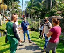 EUROPINHA - Equipes da Portos do Paraná e do Consórcio Boskalis/ Fabio Bruno/Sli/Dec realizaram nos últimos dias visitas a comunidades de ilhas do Litoral do Paraná para falar sobre a obra de desmonte de rochas (derrocamento), que acontecerá no Porto de Paranaguá.  -  Paranaguá, 26/08/2021  -  Foto: Pierpaolo Notta/Porto do Paraná