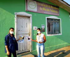 VALADARES MERCADO DO PEIXE   - Equipes da Portos do Paraná e do Consórcio Boskalis/ Fabio Bruno/Sli/Dec realizaram nos últimos dias visitas a comunidades de ilhas do Litoral do Paraná para falar sobre a obra de desmonte de rochas (derrocamento), que acontecerá no Porto de Paranaguá.  -  Paranaguá, 26/08/2021  -  Foto: Pierpaolo Notta/Porto do Paraná
