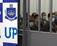 Vinte e oito presos da Penitenciária Estadual de Londrina II (PEL2) receberam seus certificados dos cursos profissionalizantes de construção civil, elétrica predial e refrigeração, ofertados à primeira turma do Projeto Capacitar para Libertar. A cerimônia de formatura ocorreu na tarde desta quinta-feira (26), em uma das salas da penitenciária. -  Londrina, 27/08/2021  -  Foto: DEPEN-PARANÁ