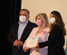 A Presidente do conselho da Superintendência de Ação Solidária, a primeira-dama Luciana Saito Massa e o secretário de Justiça, Família e Trabalho do Paraná, Ney Leprevost participam, nesta sexta-feira (27), de  evento em comemoração ao Dia Nacional do Voluntariado,  no Museu Oscar Niemeyer (MON).27/08/2021 - Foto: Geraldo Bubniak/AEN