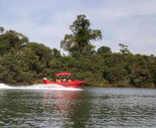 Tem praia, tem trilha, lugar para a família, cultura e aventura. Tem emoção, comida boa, rio e lagoa. Esse é um dos trechos da trilha sonora que embala a campanha de marketing da retomada do turismo no Paraná. Na foto, Capanema - Ilha do Sol - Parque Nacional Iguaçu Foto: José Fernando Ogura/AEN