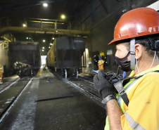 Das 34,89 milhões de toneladas de cargas que chegaram ou saíram do Porto de Paranaguá, entre de janeiro a julho deste ano, 6,72 milhões foram transportadas em vagões. O volume corresponde a 19,3% do total.  -  Foto: Claudio Neves/ Portos do Paraná