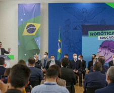O governador Carlos Massa Ratinho Junior lançou nesta segunda-feira (30), no Palácio Iguaçu, o Programa Robótica Paraná. Mais de 2,5 mil kits de robótica serão entregues nas próximas semanas para 257 colégios da rede estadual do Paraná.  -  Curitiba, 30/08/2021  -  Foto Gilson Abreu/AEN