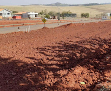 O Departamento de Estradas de Rodagem do Paraná (DER/PR) retomou este mês as obras de um novo viaduto em Água Boa, distrito de Paiçandu, na região Noroeste. A obra de arte especial, localizada no km 164 da PR-323, tem um valor de cerca de R$ 2 milhões para execução de sua estrutura de concreto armado. Foto:DER