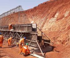 O Departamento de Estradas de Rodagem do Paraná (DER/PR) retomou este mês as obras de um novo viaduto em Água Boa, distrito de Paiçandu, na região Noroeste. A obra de arte especial, localizada no km 164 da PR-323, tem um valor de cerca de R$ 2 milhões para execução de sua estrutura de concreto armado. Foto:DER