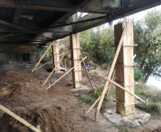 Ponte de ferro liberada (serviços em andamento nas fotos) - Foto: DER/PR