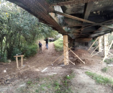 Ponte de ferro liberada (serviços em andamento nas fotos) - Foto: DER/PR