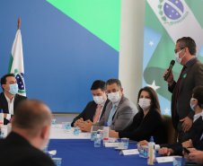 O governador Carlos Massa Ratinho Junior assina  nesta terça-feira (31)  novos contratos com Hospitais Filantrópicos, Santa Casa de Cambé,  Hospital Sao Rafael de Rolândia e Hospital  Cristo Rei de Ibiporã.  31/08/2021 - Foto: Geraldo Bubniak/AEN