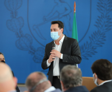 O governador Carlos Massa Ratinho Junior assina  nesta terça-feira (31)  novos contratos com Hospitais Filantrópicos, Santa Casa de Cambé,  Hospital Sao Rafael de Rolândia e Hospital  Cristo Rei de Ibiporã.  31/08/2021 - Foto: Geraldo Bubniak/AEN