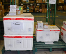 A Secretaria de Estado da Saúde (Sesa) iniciou a distribuição de mais 207.500 vacinas contra a Covid-19 nesta terça-feira (31). O lote é destinado integralmente para segunda dose (D2), sendo 116.750 doses da AstraZeneca, 64.350 Pfizer e 26.400 CoronaVac.  -  Curitiba, 31/08/2021  -  Foto; américo antonio/SESA