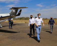 O governador Carlos Massa Ratinho Junior vistoriou, nesta quinta-feira (2), as obras de recapeamento asfáltico da pista do Aeroporto Municipal Aguinaldo Pereira Lima, em Siqueira Campos, região do Norte Pioneiro.   - Siqueira Campos, 02/09/2021  -  Foto: Gilson Abreu/AEN