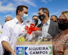 O governador Carlos Massa Ratinho Junior vistoriou, nesta quinta-feira (2), as obras de recapeamento asfáltico da pista do Aeroporto Municipal Aguinaldo Pereira Lima, em Siqueira Campos, região do Norte Pioneiro.   - Siqueira Campos, 02/09/2021  -  Foto: Gilson Abreu/AEN