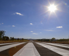 Governador vistoria etapa final da revitalização da pista do aeroporto de Siqueira Campos.
Foto Gilson Abreu/AEN