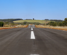 Governador vistoria etapa final da revitalização da pista do aeroporto de Siqueira Campos.
Foto Gilson Abreu/AEN