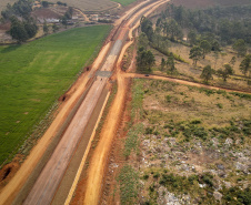 Obras do Contorno Sul de Wenceslau Braz avançam para desviar tráfego pesado da área urbana.
Foto Gilson Abreu/AEN