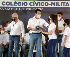 Governador entrega novos uniformes para alunos da escola cívico-militar de Jandaia do Sul  -  Jandaia do Sul, 03/09/2021  -  Foto: Ari Dias/AEN