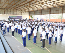 Governador entrega novos uniformes para alunos da escola cívico-militar de Jandaia do Sul  -  Jandaia do Sul, 03/09/2021  -  Foto: Ari Dias/AEN