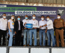 Governador entrega novos uniformes para alunos da escola cívico-militar de Jandaia do Sul  -  Jandaia do Sul, 03/09/2021  -  Foto: Ari Dias/AEN