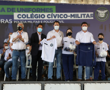 Governador entrega novos uniformes para alunos da escola cívico-militar de Jandaia do Sul  -  Jandaia do Sul, 03/09/2021  -  Foto: Ari Dias/AEN