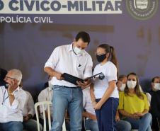 Governador entrega novos uniformes para alunos da escola cívico-militar de Jandaia do Sul  -  Jandaia do Sul, 03/09/2021  -  Foto: Ari Dias/AEN