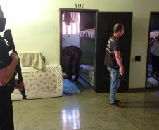 O Departamento Penitenciário do Paraná lançou nesta sexta-feira (3), a Operação Ordem e Progresso, que tem como objetivo reforçar a segurança de cadeias públicas e penitenciárias por meio de revistas gerais durante o feriado prolongado. Até o dia 7 de setembro, forças de segurança atuarão de forma integrada na busca de materiais ilícitos e na análise das estruturas físicas.  -  Curitiba, 03/09/2021  -  Foto: Depen-PR